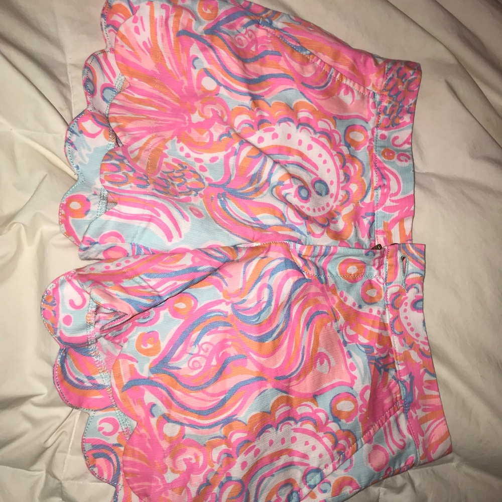 Size 2 scalloped bottoms Lilly Pulitzer shorts!